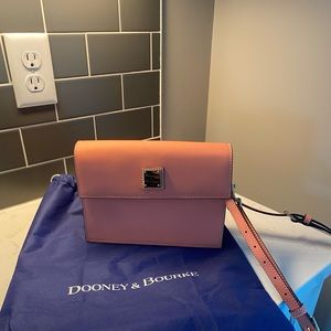 Dooney & Bourke East West flap crossbody bag